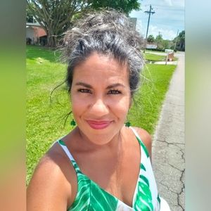 Meet your Posher, Larisa